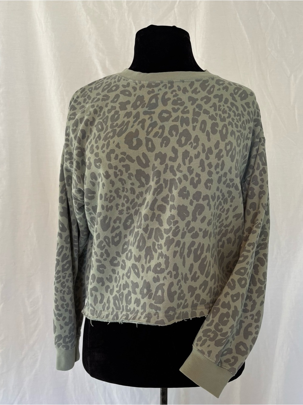 Buffalo David Bitton Sage Leopard Crop Sweatshirt M Soft Grunge Quiet Luxury